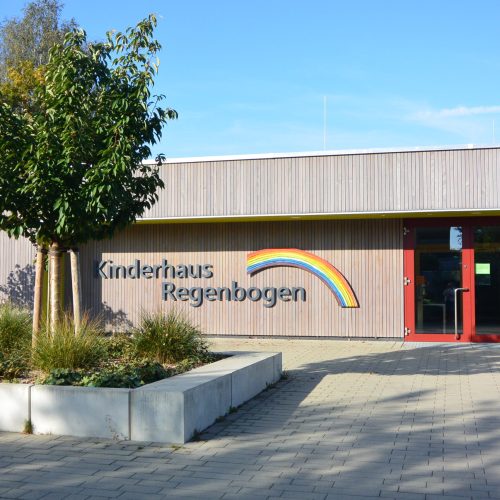 Eingang ins Kinderhaus